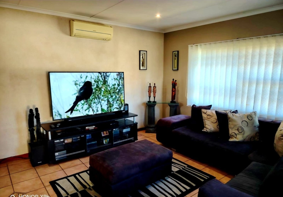 4 Bedroom Property for Sale in Beacon Bay Eastern Cape